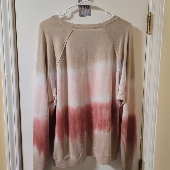 77. New Directions top sz L - Picture 3 of 3